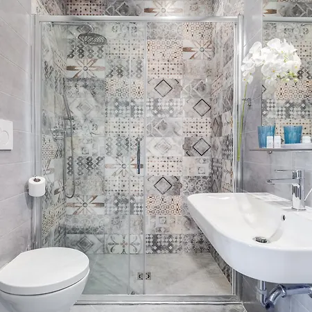 Ripetta Luxurious