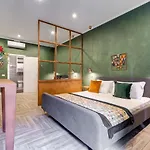 Ripetta Luxurious